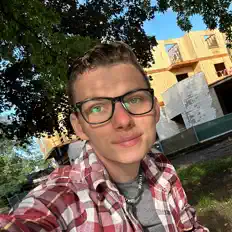 Listen to RONNIEEE, watch music videos, read bio, see tour dates & more!