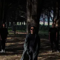 Girls on Film सुनें, म्यूज़िक वीडियो देखें, बायो पढ़ें, दौरे की तारीखें और बहुत कुछ देखें!