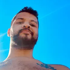 Hiqueを聴いたり、ミュージックビデオを鑑賞したり、経歴やツアー日程などを確認したりしましょう！