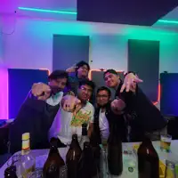 Poslechněte si interpreta undefined, sledujte hudební videa, přečtěte si životopis, podívejte se na data turné a další informace.