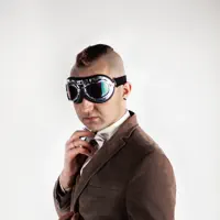 Ouve undefined, vê vídeos de música, lê a biografia, vê as datas da digressão e muito mais!