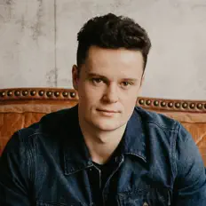 Poslechněte si interpreta Dylan Wallace, sledujte hudební videa, přečtěte si životopis, podívejte se na data turné a další informace.