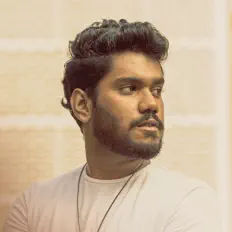 Hör dir Chamel an, schau dir Musikvideos an, lies die Biografie, finde Tourdaten und mehr!