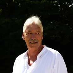 收听 David Bosh、观看音乐视频、阅读小传、查看巡演日期等 ！