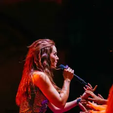 Nina Pušlarを聴いたり、ミュージックビデオを鑑賞したり、経歴やツアー日程などを確認したりしましょう！