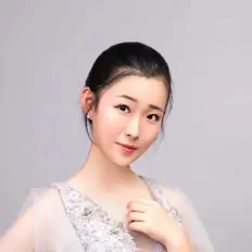 聆聽 周鈺淇、觀看音樂影片、閱讀小傳、查看巡演日期等！