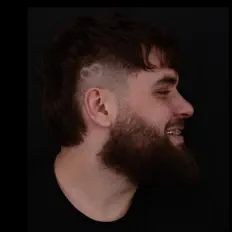 Poslechněte si interpreta kardo, sledujte hudební videa, přečtěte si životopis, podívejte se na data turné a další informace.