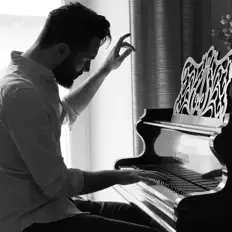 Escucha a Ara, mira vídeos musicales, lee la biografía, consulta fechas de giras y mucho más.