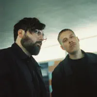 undefinedを聴いたり、ミュージックビデオを鑑賞したり、経歴やツアー日程などを確認したりしましょう！