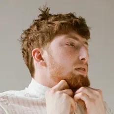 Hör dir Caleb Moore an, schau dir Musikvideos an, lies die Biografie, finde Tourdaten und mehr!