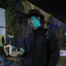 MaeLLL सुनें, म्यूज़िक वीडियो देखें, बायो पढ़ें, दौरे की तारीखें और बहुत कुछ देखें!