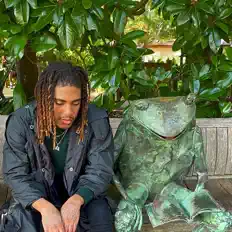 Escucha a Viralmoni, mira vídeos musicales, lee la biografía, consulta fechas de giras y mucho más.