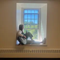 Olivia Connollyを聴いたり、ミュージックビデオを鑑賞したり、経歴やツアー日程などを確認したりしましょう！