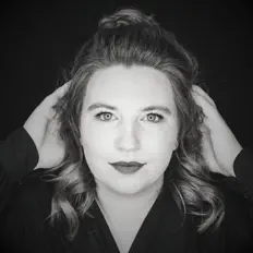 Ouça Schessiga, assista a videoclipes, leia a biografia, veja as datas das turnês e mais!