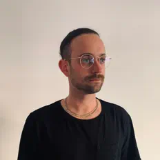 Escucha a Redge, mira vídeos musicales, lee la biografía, consulta fechas de giras y mucho más.