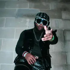 Poslechněte si interpreta Poetic, sledujte hudební videa, přečtěte si životopis, podívejte se na data turné a další informace.