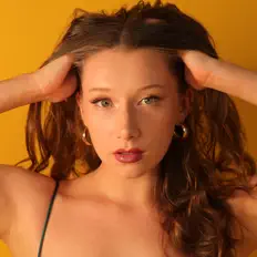 Jennifer Coy: песни, клипы, биография, даты выступлений и многое другое.