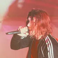 Hör dir undefined an, schau dir Musikvideos an, lies die Biografie, finde Tourdaten und mehr!