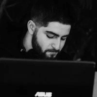 DJay Artを聴いたり、ミュージックビデオを鑑賞したり、経歴やツアー日程などを確認したりしましょう！