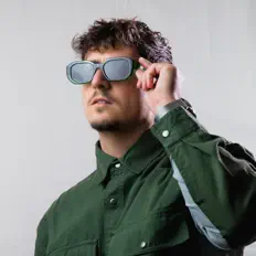 Ascolta NAATE, guarda video musicali, leggi la biografia, vedi le date del tour & altro!