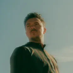 Hör dir HRDY an, schau dir Musikvideos an, lies die Biografie, finde Tourdaten und mehr!
