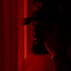 Dengarkan Djelox, tonton video musik, baca bio, lihat tanggal tur & lainnya!