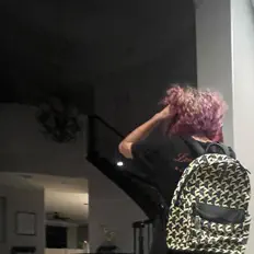 Poslechněte si interpreta underwrld, sledujte hudební videa, přečtěte si životopis, podívejte se na data turné a další informace.