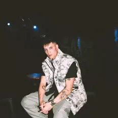 收听 Vainy、观看音乐视频、阅读小传、查看巡演日期等 ！