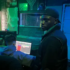 收听 CRAPS、观看音乐视频、阅读小传、查看巡演日期等 ！