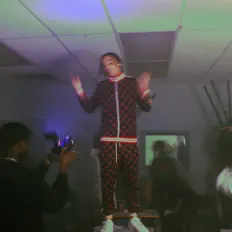 Escucha a LIL J HOLLYWOOD, mira vídeos musicales, lee la biografía, consulta fechas de giras y mucho más.