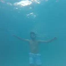 Ouça SNATO, assista a videoclipes, leia a biografia, veja as datas das turnês e mais!