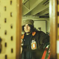 Dengarkan Sour Fiction, tonton video musik, baca bio, lihat tanggal tur & lainnya!