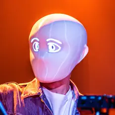 Plastic Toyを聴いたり、ミュージックビデオを鑑賞したり、経歴やツアー日程などを確認したりしましょう！