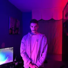 Posłuchaj wykonawcy Ubedavfb, obejrzyj teledyski, przeczytaj biografię, zobacz daty tras koncertowych i nie tylko!