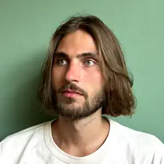 Ouve KIRNOS, vê vídeos de música, lê a biografia, vê as datas da digressão e muito mais!