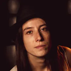 Ascolta Halynka, guarda video musicali, leggi la biografia, vedi le date del tour & altro!