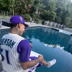 Escucha a B-hood, mira videos musicales, lee su biografía, consulta las fechas de las gira y más.