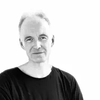 undefinedを聴いたり、ミュージックビデオを鑑賞したり、経歴やツアー日程などを確認したりしましょう！