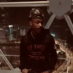 Nin0 सुनें, म्यूज़िक वीडियो देखें, बायो पढ़ें, दौरे की तारीखें और बहुत कुछ देखें!