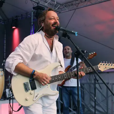 Listen to Manuel Linares, watch music videos, read bio, see tour dates & more!