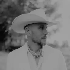 Escucha a Josh Wingate, mira videos musicales, lee su biografía, consulta las fechas de las gira y más.