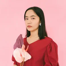 聆聽 Hatina、觀看音樂影片、閱讀小傳、查看巡演日期等！