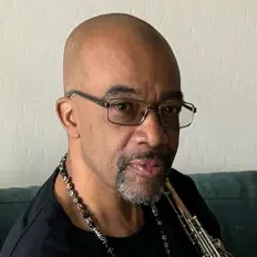 Listen to Dee Lucas, watch music videos, read bio, see tour dates & more!