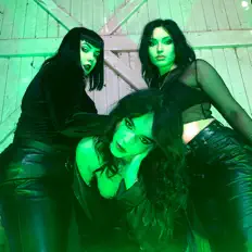 Hot Minuteを聴いたり、ミュージックビデオを鑑賞したり、経歴やツアー日程などを確認したりしましょう！