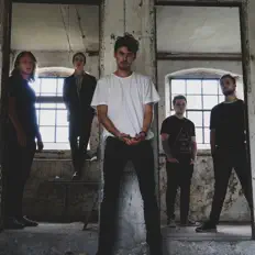 Escucha a Mirror to the Moon, mira videos musicales, lee su biografía, consulta las fechas de las gira y más.