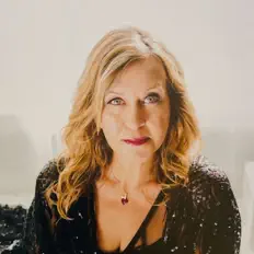 Posłuchaj wykonawcy Michelle Lockey, obejrzyj teledyski, przeczytaj biografię, zobacz daty tras koncertowych i nie tylko!