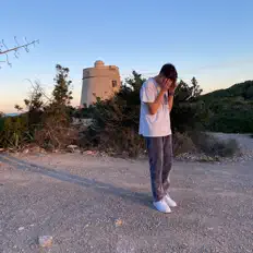 收听 Yung Lova、观看音乐视频、阅读小传、查看巡演日期等 ！