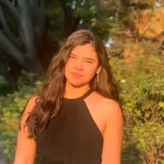 Daniela Vegaを聴いたり、ミュージックビデオを鑑賞したり、経歴やツアー日程などを確認したりしましょう！