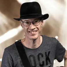 Fredy Pi.を聴いたり、ミュージックビデオを鑑賞したり、経歴やツアー日程などを確認したりしましょう！