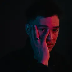 Hör dir Velvet K.O. an, schau dir Musikvideos an, lies die Biografie, finde Tourdaten und mehr!